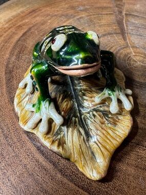 Rucinni Jeweled Frog Trinket Box